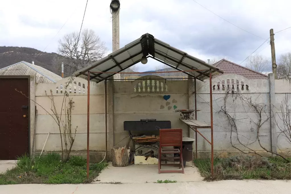 Дом в Крым, Бахчисарайский район, с. Голубинка ул. Ленина, 22 (220 м) - Фото 2