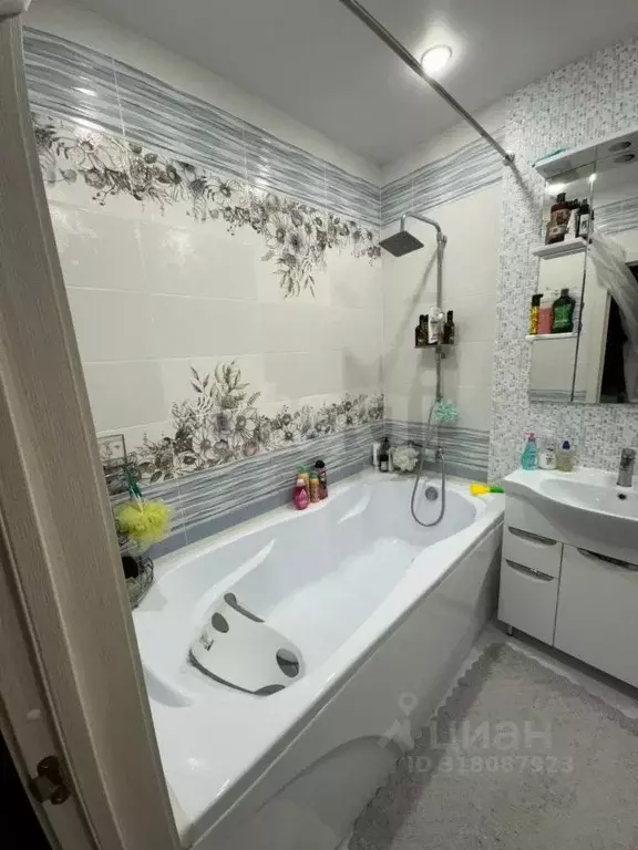 2-к кв. Краснодарский край, Геленджик ул. Маршала Жукова, 3к11 (60.0 ... - Фото 0