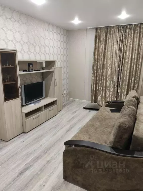 1-к кв. Татарстан, Казань ул. Рауиса Гареева, 105 (35.7 м) - Фото 0