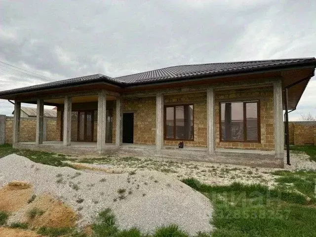 Дом в Крым, Симферопольский район, Гвардейское пгт ул. Гагарина (215 ... - Фото 1