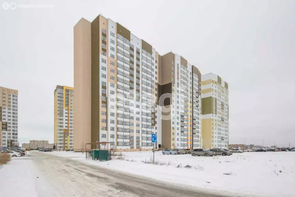 1-комнатная квартира: Тюмень, улица Александра Протозанова, 10 (39 м) - Фото 1