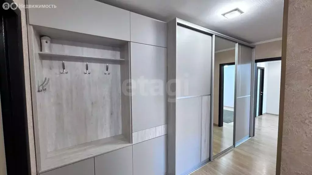 3-комнатная квартира: Новый Уренгой, район Северная Жилая Часть, ... - Фото 1