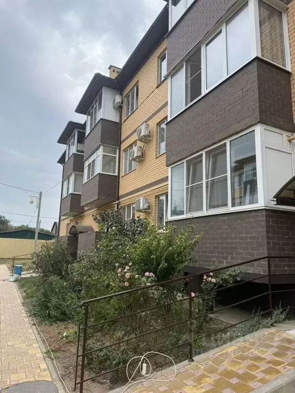 1-к кв. Краснодарский край, Динская ст-ца ул. Спортивная, 11 (35.0 м) - Фото 1