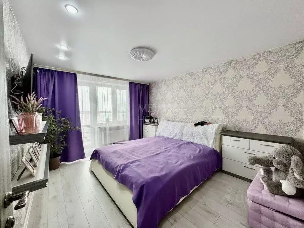 3-к кв. Тюменская область, Тюмень ул. Федюнинского, 60к2 (92.6 м) - Фото 0