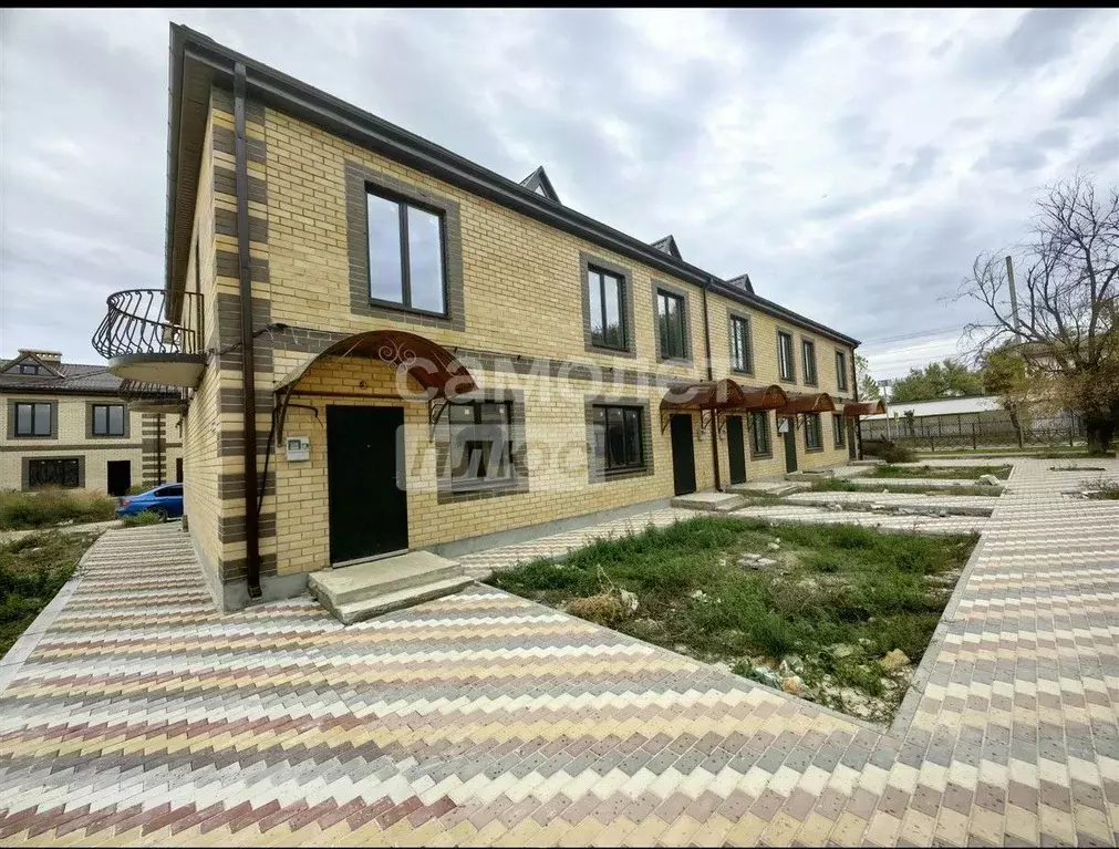 Таунхаус в Калмыкия, Элиста ул. Хомутникова, 116 (64 м) - Фото 1