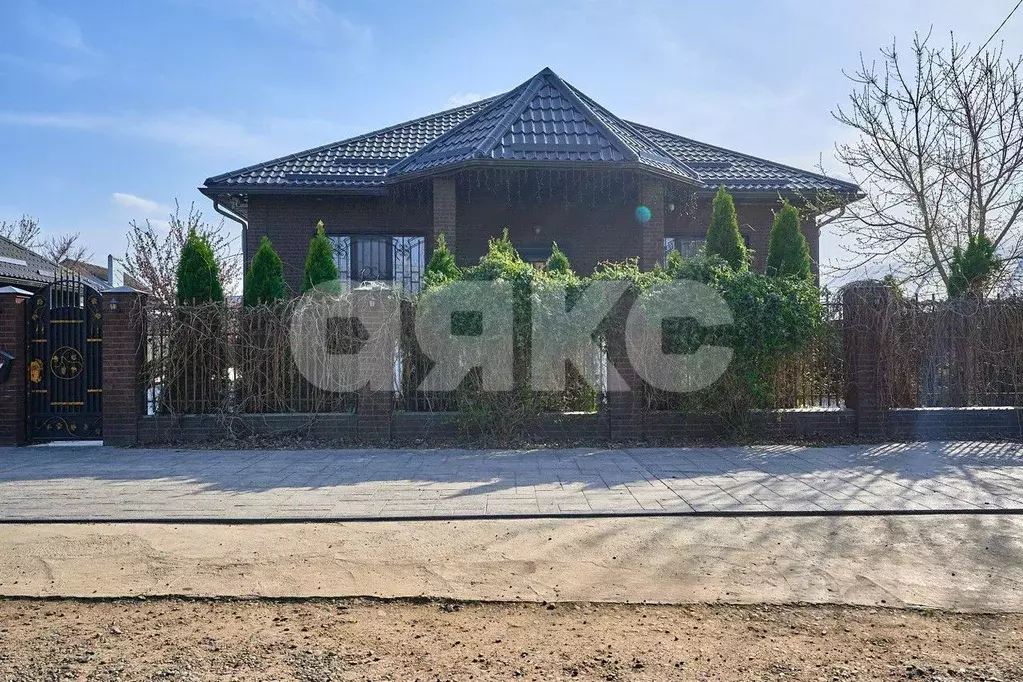 Дом в Краснодарский край, Кореновск 2-й кв-л,  (183 м) - Фото 0