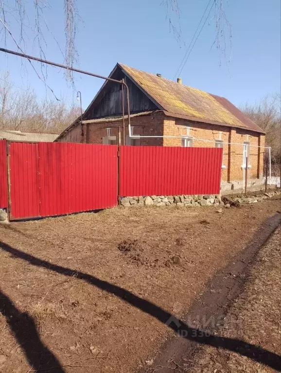 Дом в Саратовская область, Аткарский район, Озерное муниципальное ... - Фото 1