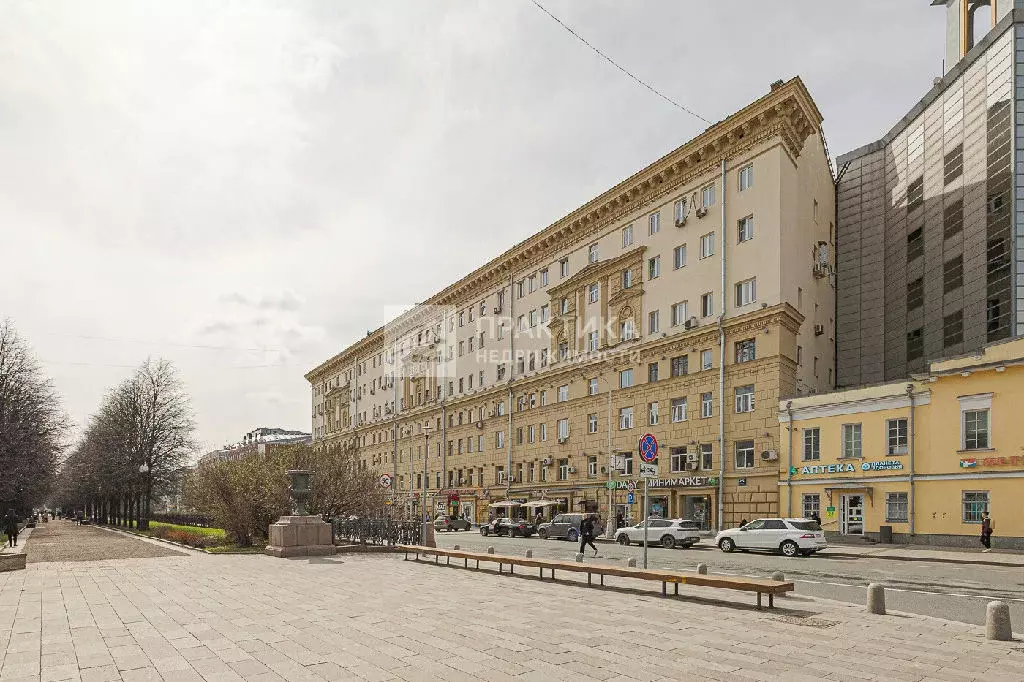 Продается комната в 5-комнатной квартире - Фото 1