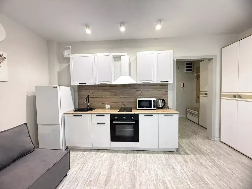 Студия Тюменская область, Тюмень ул. Валентины Трофимовой, 8 (30.0 м) - Фото 1