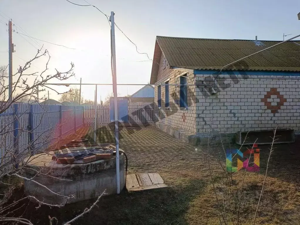 Дом в Калмыкия, Малодербетовский район, пос. Ханата ул. Ленина, 25 (83 ... - Фото 2