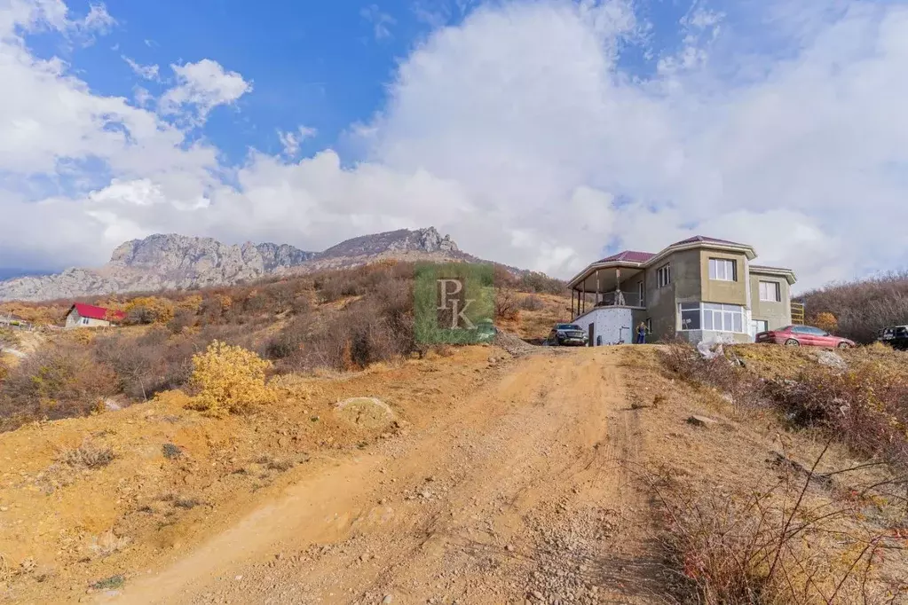 Дом в Крым, Алушта муниципальный округ, с. Лучистое пер. Сухое Озеро, ... - Фото 1