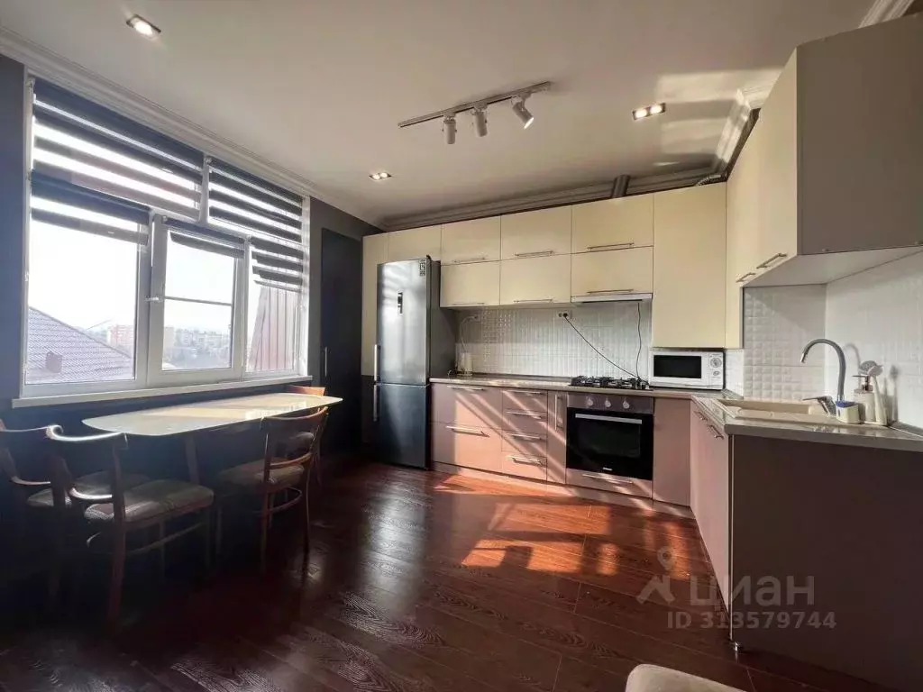 3-к кв. Ставропольский край, Кисловодск ул. Революции, 44 (50.0 м) - Фото 0