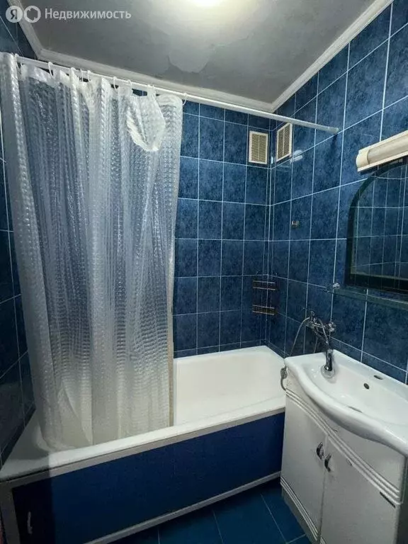 3-комнатная квартира: Курган, улица Радионова, 54 (62 м) - Фото 1