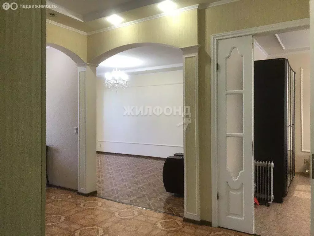 3-комнатная квартира: Астрахань, улица Баумана, 11к1 (73 м) - Фото 0
