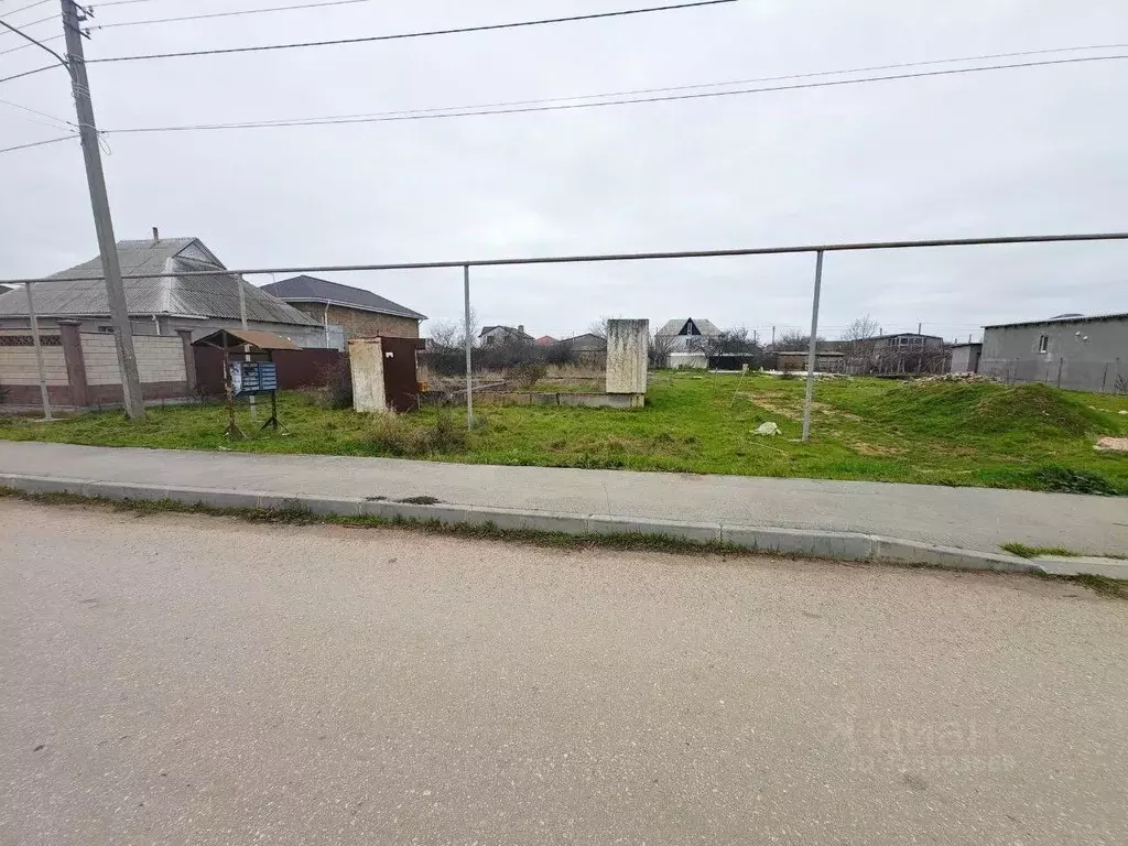 Участок в Севастополь с. Полюшко, ул. Луговая, 35 (8.8 сот.) - Фото 1