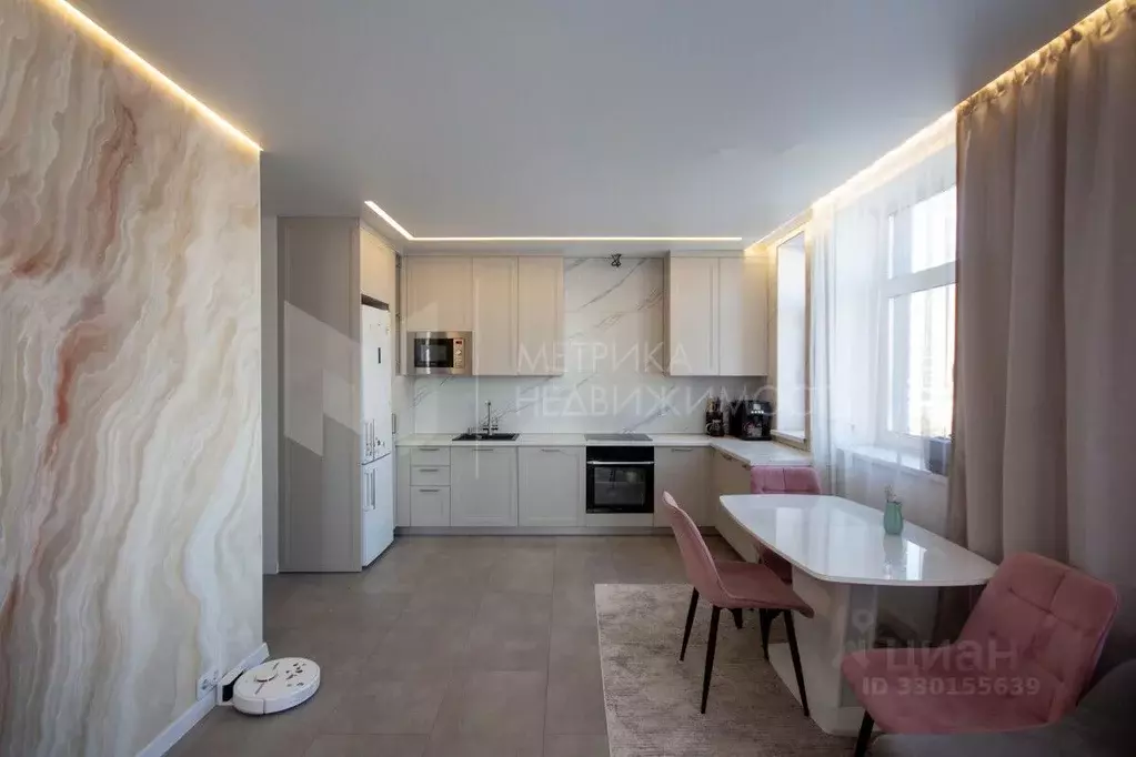 2-к кв. Тюменская область, Тюмень ул. Тимофея Чаркова, 87 (74.2 м) - Фото 1