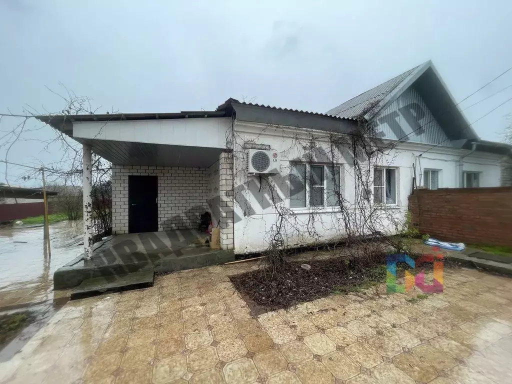 Дом в Калмыкия, Целинный район, с. Троицкое ул. 40 лет Победы (84 м) - Фото 1