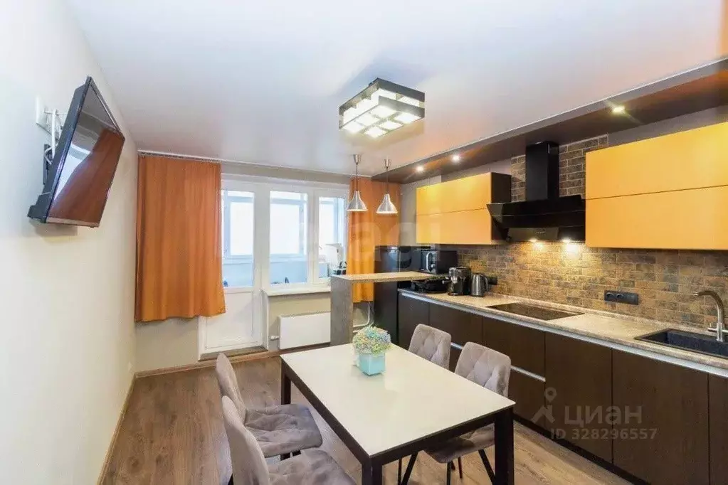 2-к кв. Тюменская область, Тюмень Кремлевская ул., 110к3 (66.4 м) - Фото 1