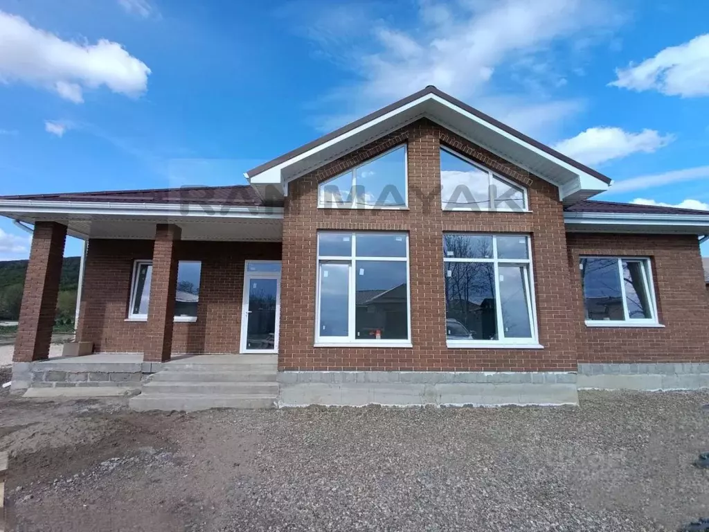 Дом в Адыгея, Майкопский район, Победенское с/пос, пос. Удобный ул. ... - Фото 1