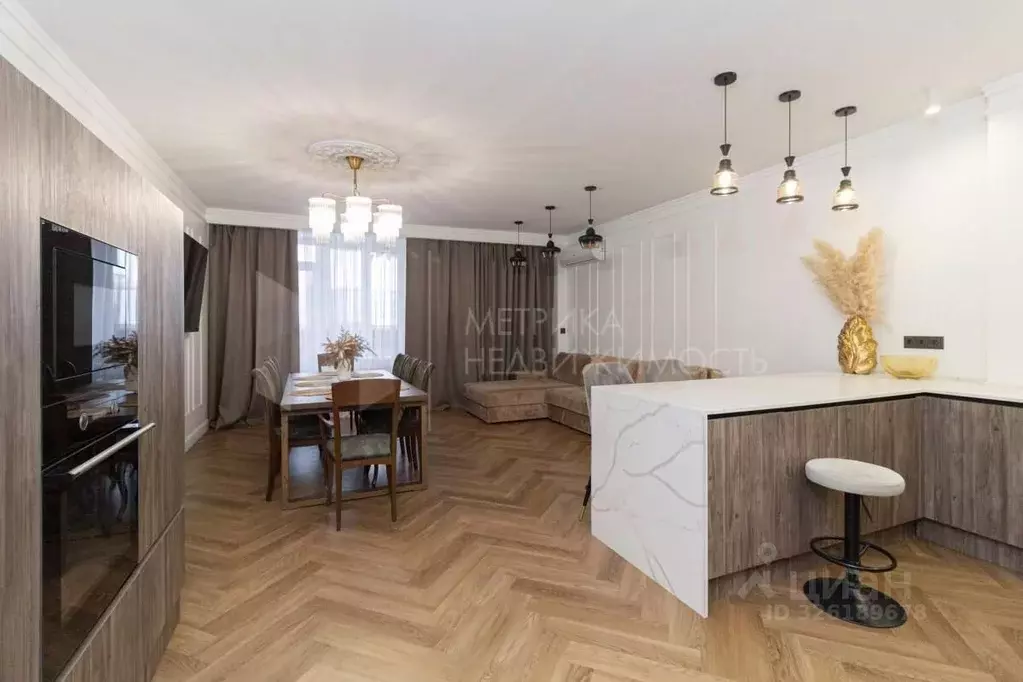 3-к кв. Тюменская область, Тюмень ул. 50 лет ВЛКСМ, 13к1 (119.0 м) - Фото 0