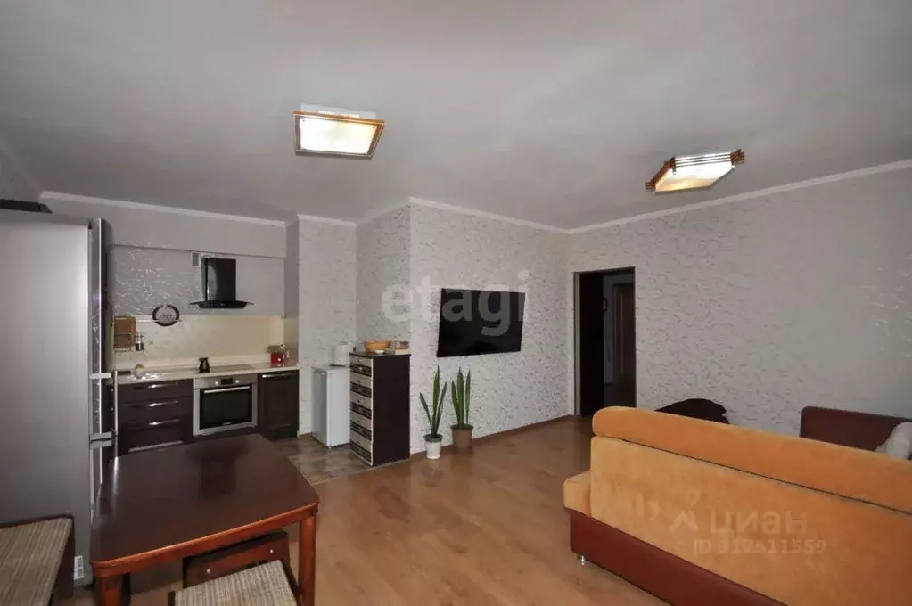 3-к кв. Сахалинская область, Южно-Сахалинск ул. Ленина, 304В (66.0 м) - Фото 0