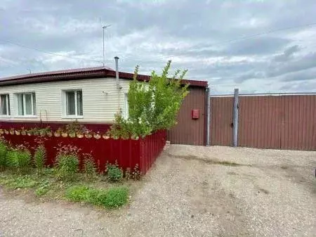 Дом в Омская область, Любинский район, Красный Яр рп Спортивная ул. ... - Фото 1