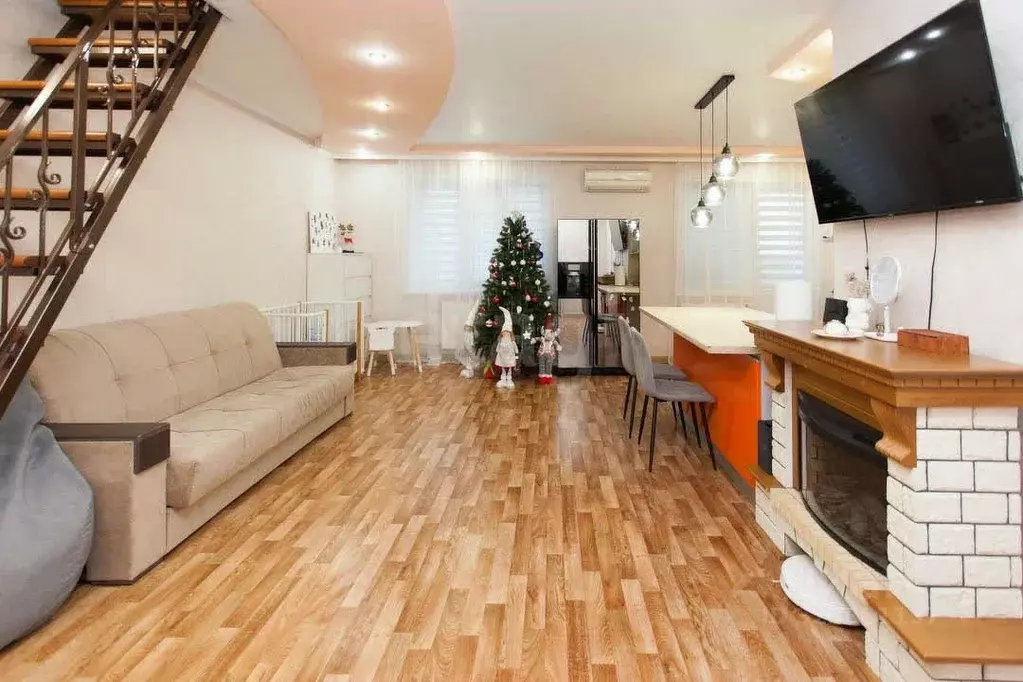 2-к кв. Ханты-Мансийский АО, Сургут просп. Ленина, 26 (78.5 м) - Фото 1