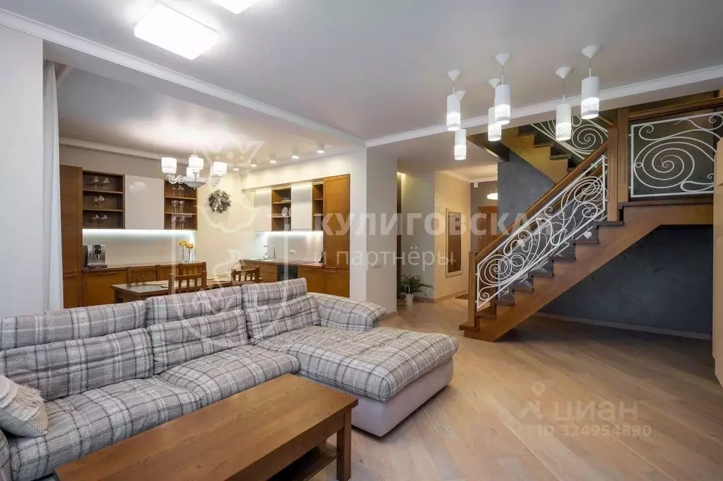 Таунхаус в Свердловская область, Екатеринбург Карасьеозерский-2 мкр, ... - Фото 1