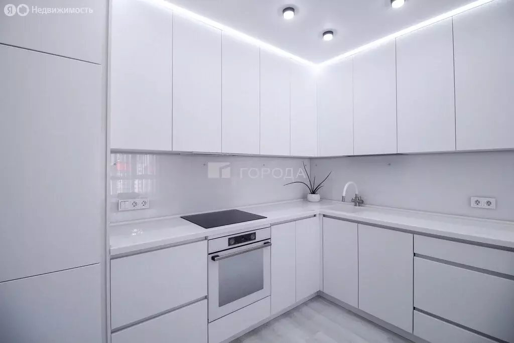 3-комнатная квартира: Барнаул, Сиреневая улица, 52 (82 м) - Фото 1