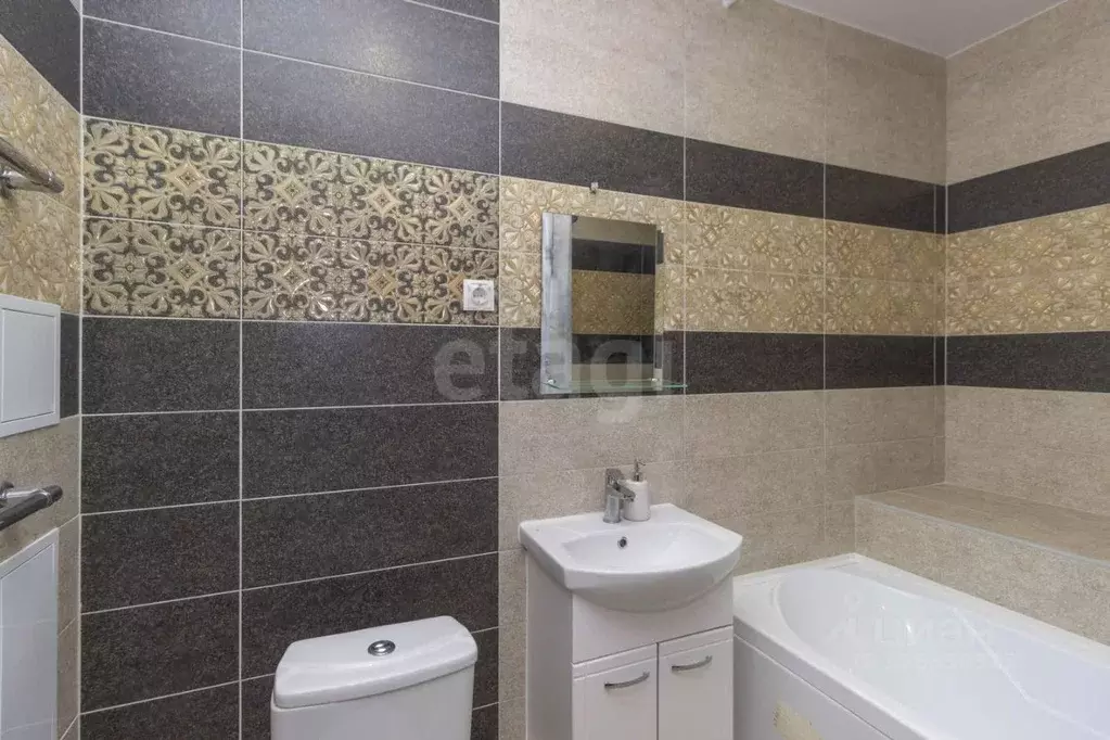 1-к кв. Омская область, Омск бул. М.М. Кузьмина, 13 (41.6 м) - Фото 1