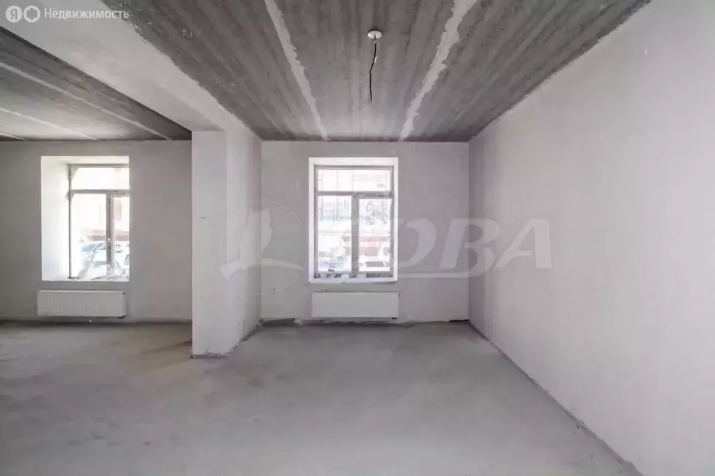 Квартира-студия: Тюмень, улица Раушана Абдуллина, 1 (140.2 м) - Фото 2