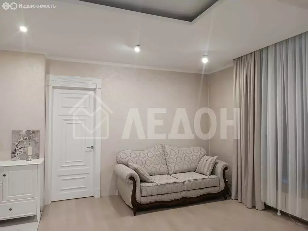 2-комнатная квартира: Омск, Кемеровская улица, 26 (61.5 м) - Фото 1