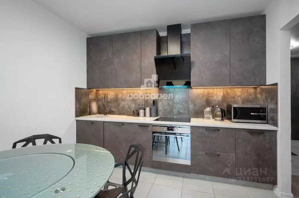 3-к кв. Свердловская область, Екатеринбург пер. Полимерный, 9 (88.4 м) - Фото 1