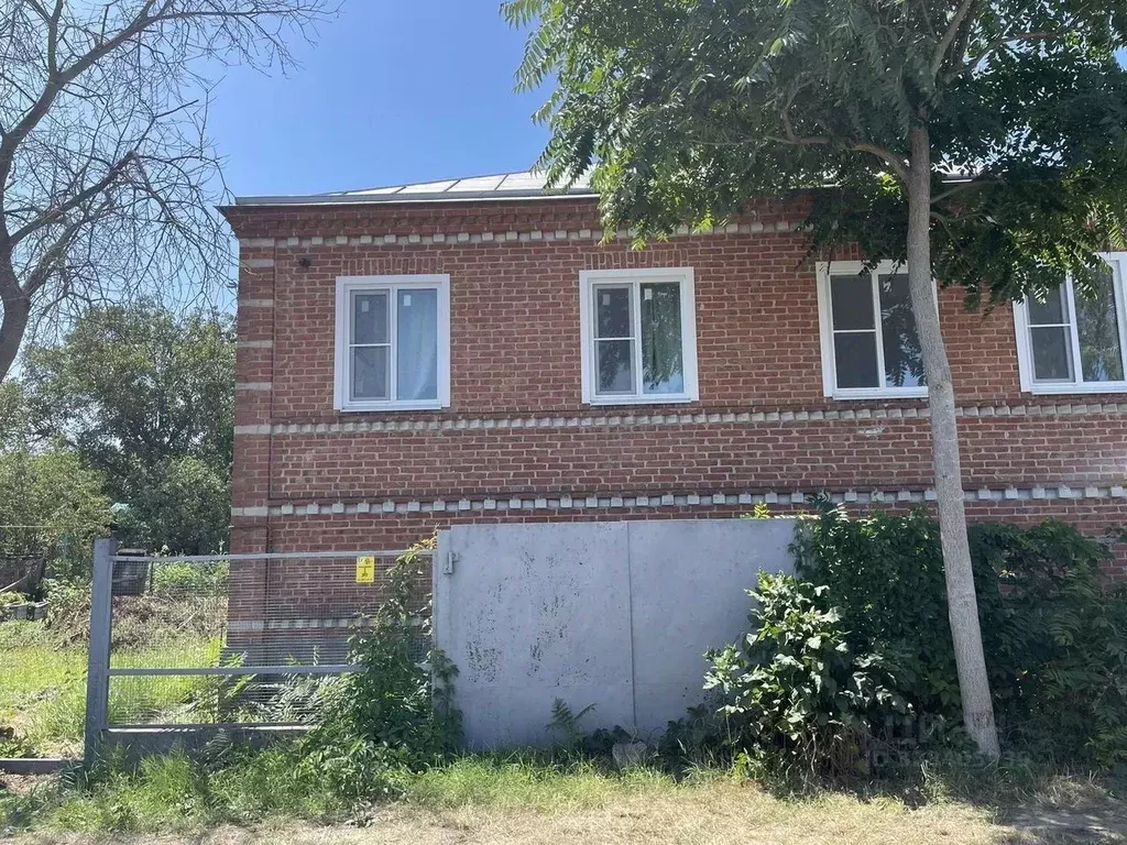 Дом в Краснодарский край, Лабинск Солнечная ул., 12 (150 м) - Фото 1