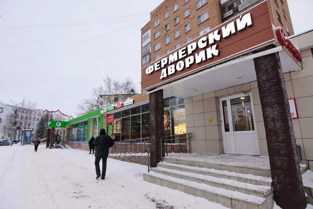 Октябрьский проспект сыктывкар. Октябрьский проспект 16 сыктывкар. Октябрьский проспект 16 сыктывкар. Октябрьский проспект 16 сыктывкар. Октябрьский проспект красное белое.