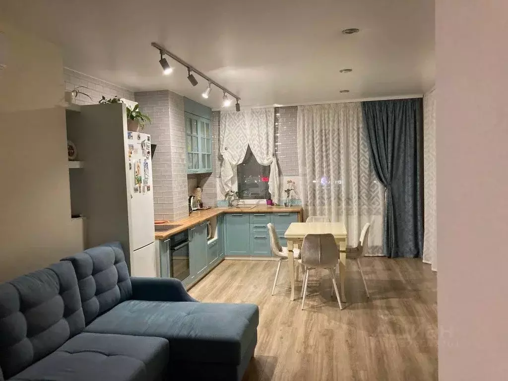 2-к кв. Тюменская область, Тюмень ул. Федюнинского, 64 (72.8 м) - Фото 1