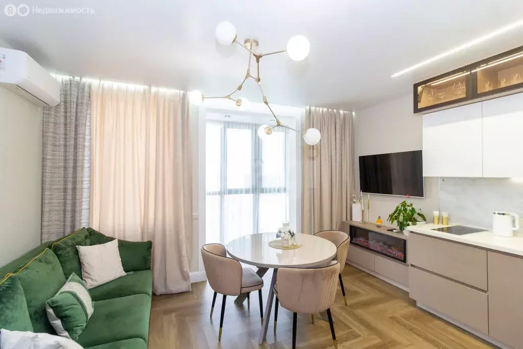 2-комнатная квартира: Тюмень, улица Фармана Салманова, 14 (64.5 м) - Фото 0
