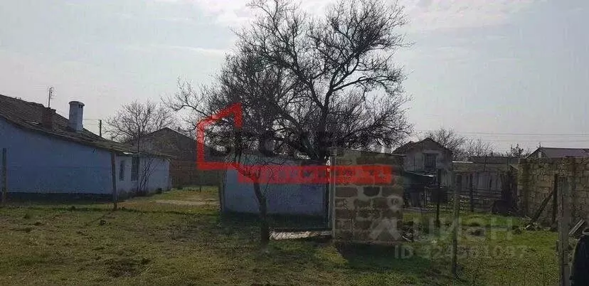 Дом в Крым, Сакский район, Вересаевское с/пос, с. Глинка ул. ... - Фото 2