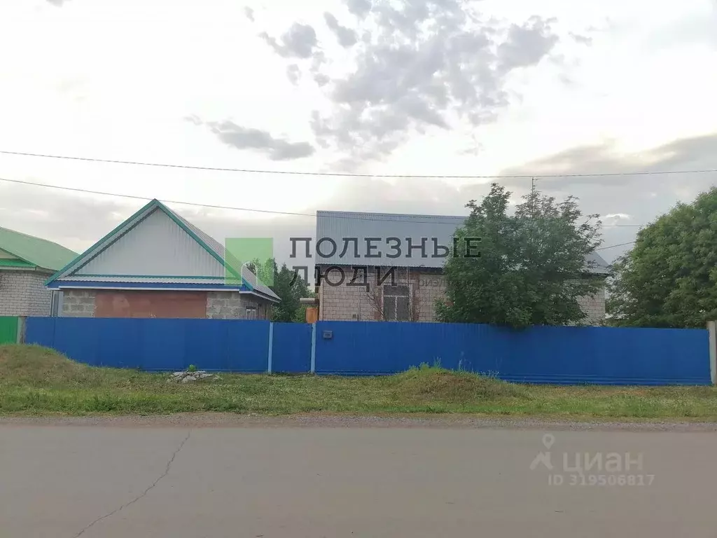 Дом в Башкортостан, Кушнаренковский сельсовет, с. Тарабердино ул. ... - Фото 0