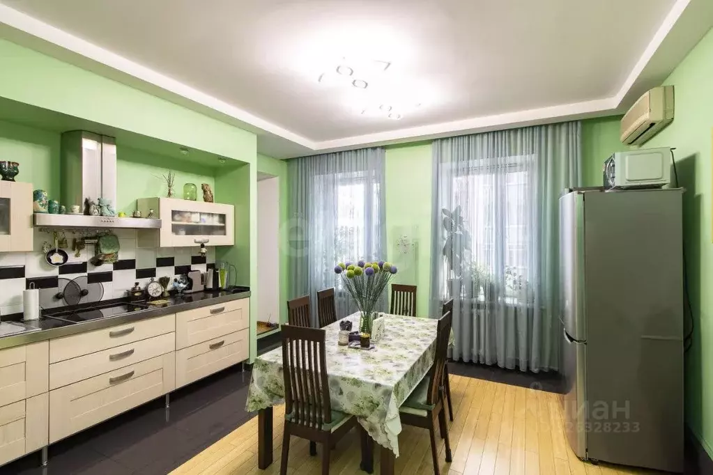 3-к кв. Тюменская область, Тюмень ул. Республики, 14 (161.7 м) - Фото 1