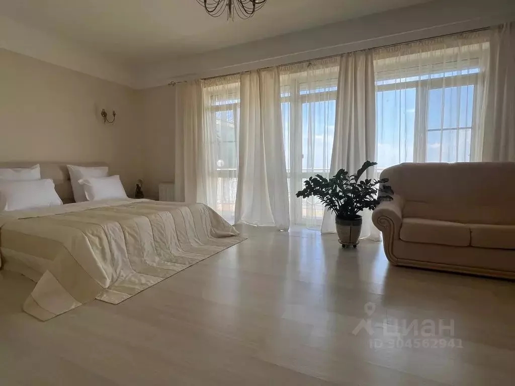 Дом в Ростовская область, Таганрог ул. Адмирала Крюйса, 30 (200 м) - Фото 1