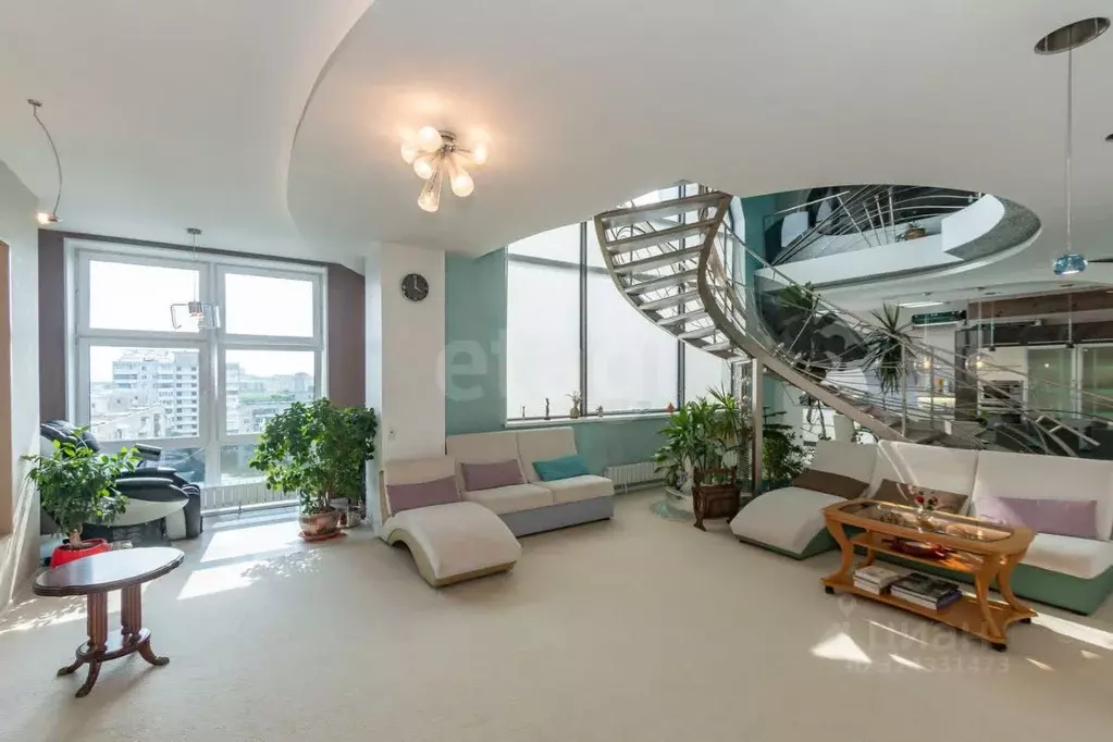 3-к кв. Омская область, Омск ул. Фрунзе, 1к3 (232.0 м) - Фото 1