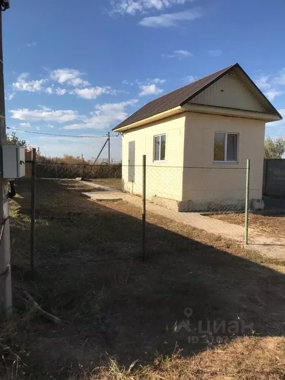 Дом в Саратовская область, Энгельсский район, Красноярское ... - Фото 0