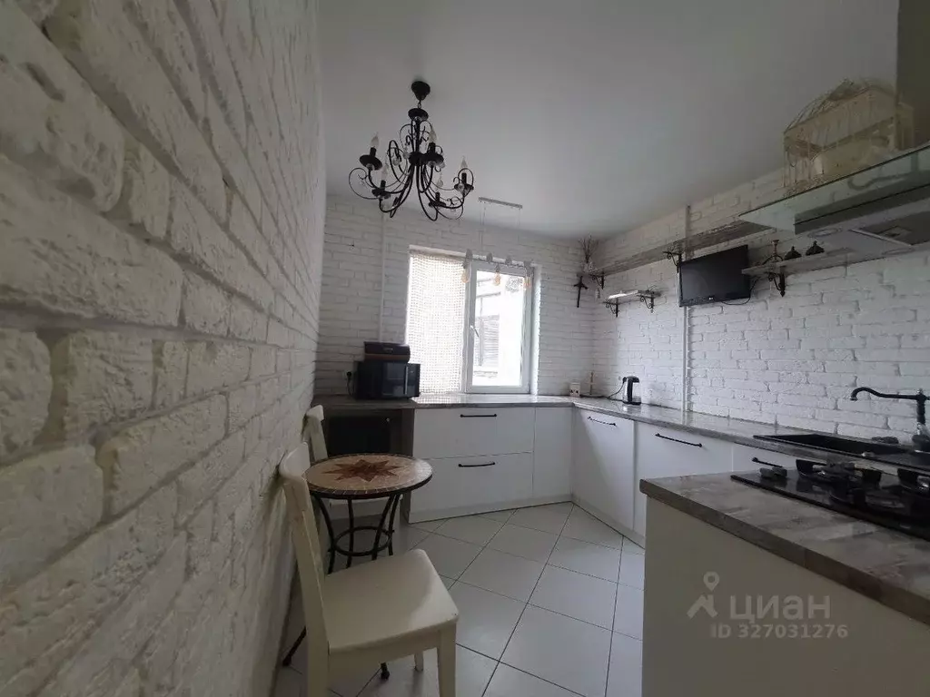 4-к кв. Волгоградская область, Волгоград ул. Землячки, 68 (79.0 м) - Фото 0