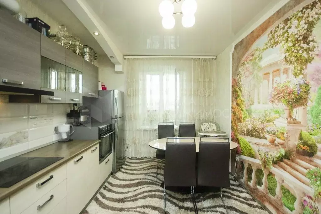 2-к кв. Тюменская область, Тюмень ул. Линейная, 11 (67.0 м) - Фото 0