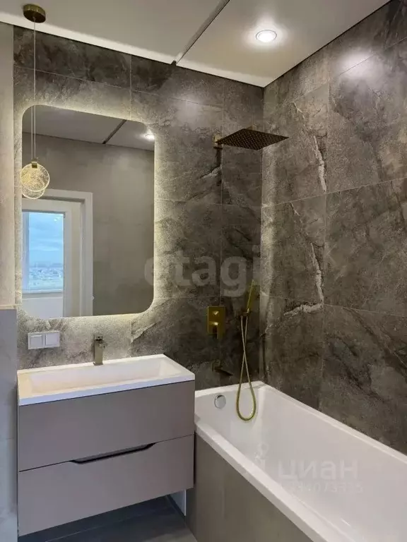 2-к кв. Тюменская область, Тюмень ул. Новоселов, 98 (58.5 м) - Фото 1