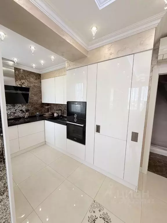 2-к кв. Крым, Симферополь ул. Караманова, 3 (80.0 м) - Фото 1