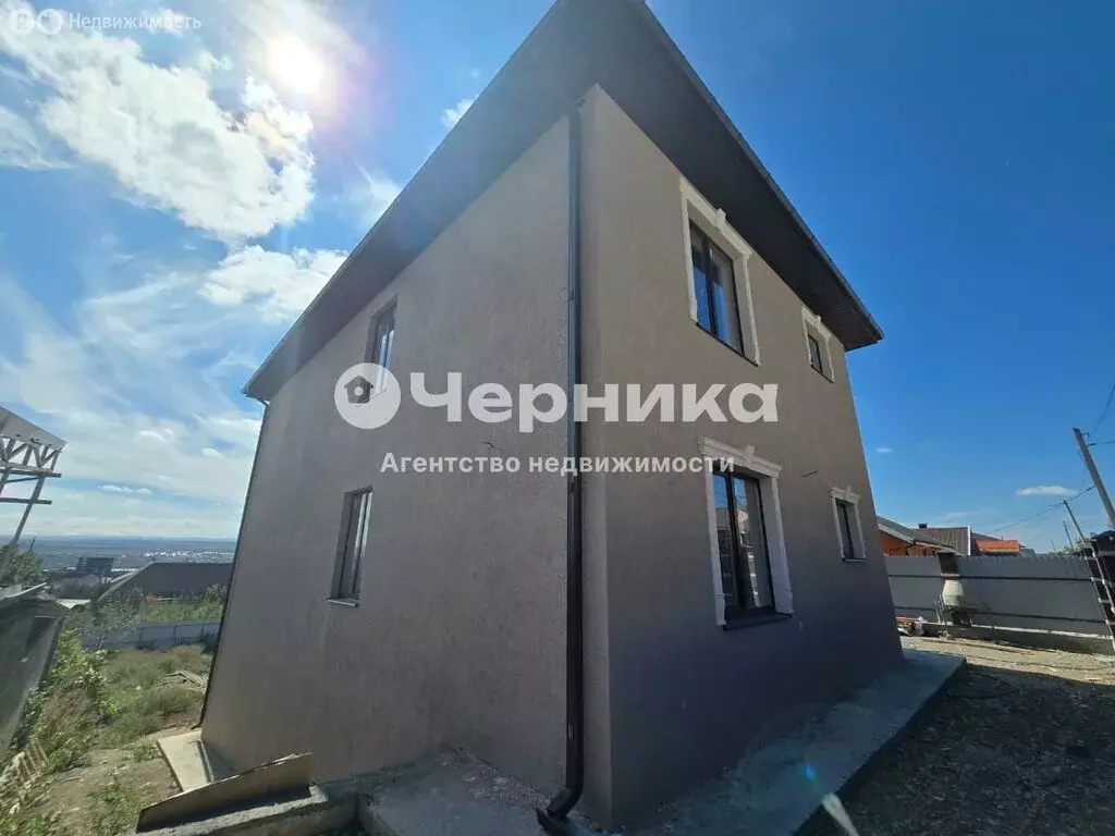 Дом в Ессентуки, улица имени А. Трощева, 16 (300 м) - Фото 1