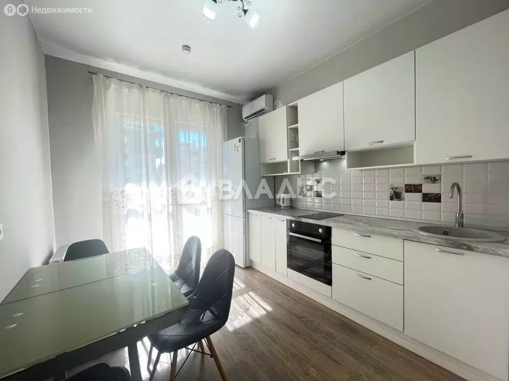 1-комнатная квартира: село Варваровка, улица Калинина, 150к11 (40 м) - Фото 1