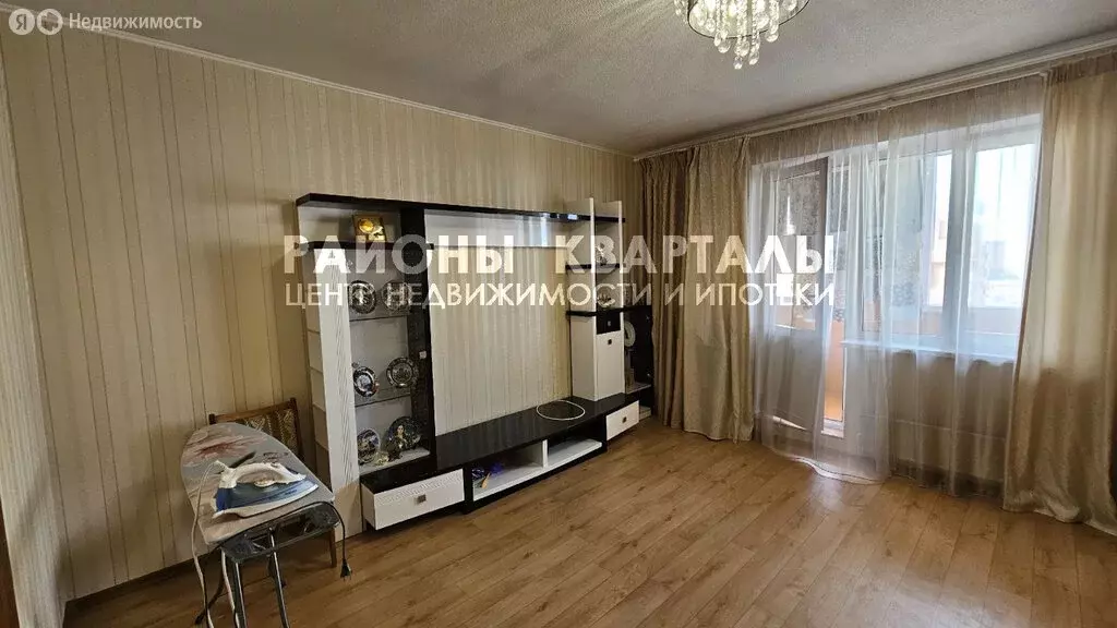 3-комнатная квартира: Челябинск, улица Братьев Кашириных, 157 (64.4 м) - Фото 2